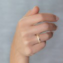 Alianza de boda en oro puesta en la mano modelo 5145473 de ARGYOR
